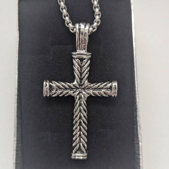 Stunning Cross Necklace - Picture 2 of 3
